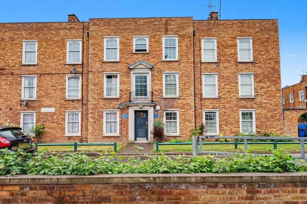Lease extension case study for a period conversion flat on Baker Street, Enfield EN1