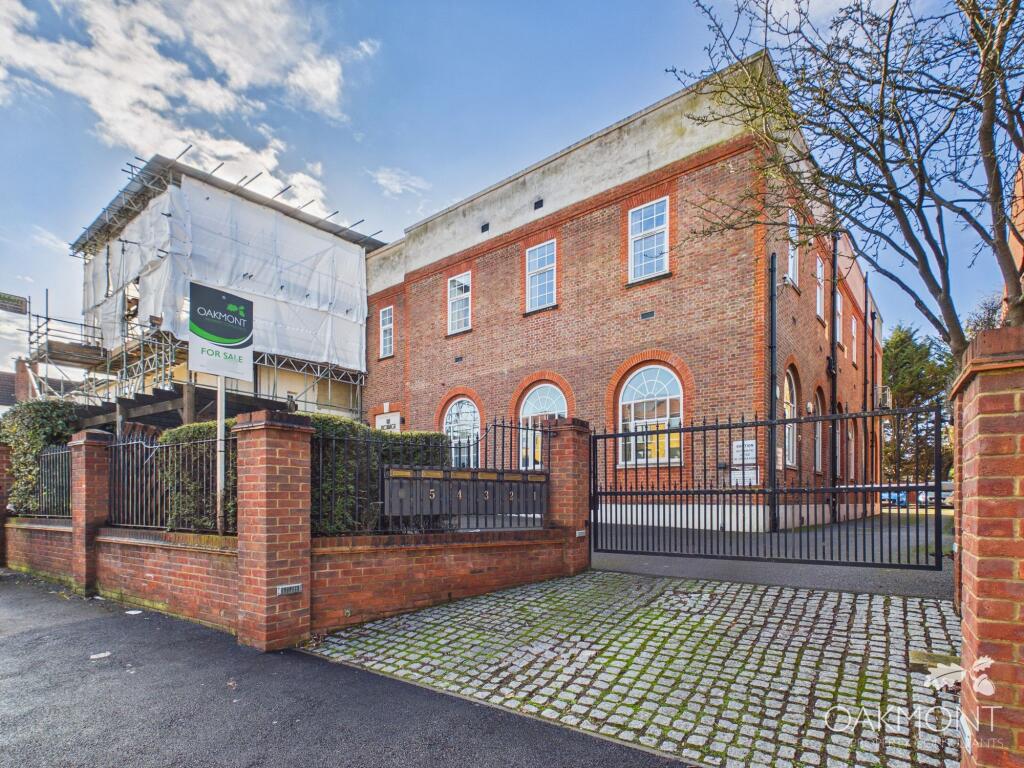 Lease extension case study for a period conversion flat on Butts Green Road, Hornchurch RM11