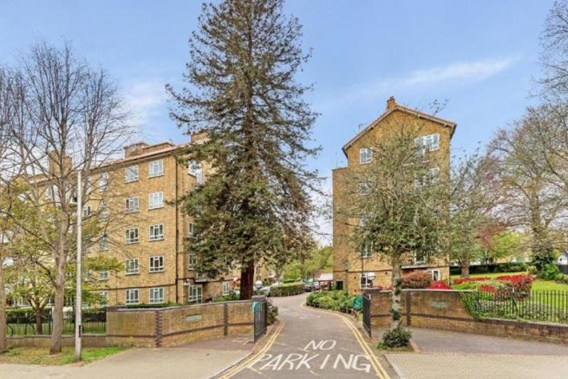 Lease extension case study for a flat in Esher Gardens, Wimbledon SW19