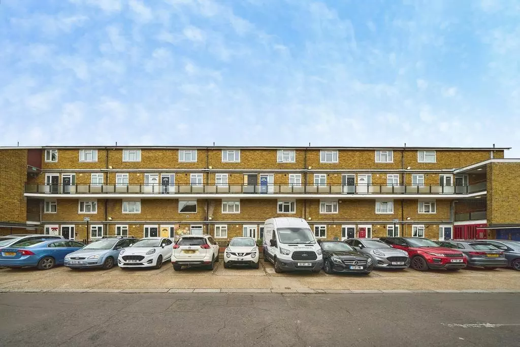 Lease extension case study for a flat on Forest Street, Forest Gate E7