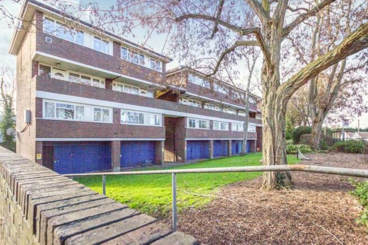 Lease extension case study for a flat on Hornbill Close, Uxbridge UB8