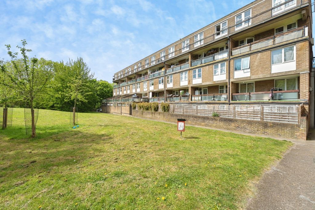 Lease extension case study for a flat on Hulverston Close, Sutton SM2