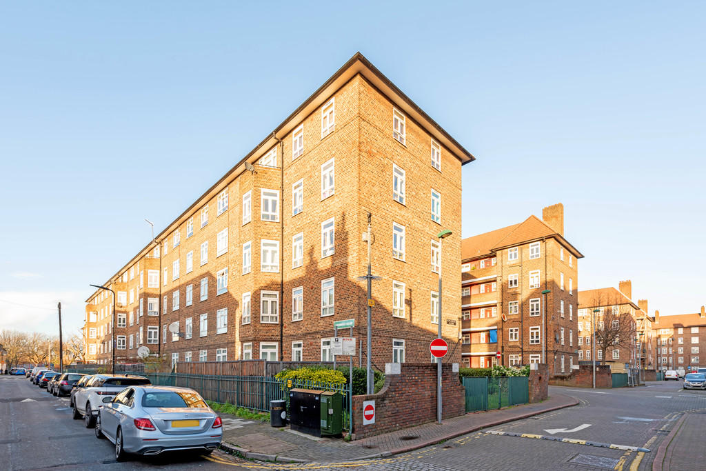 Lease extension case study for a flat on Kingsmead Estate, Homerton E9