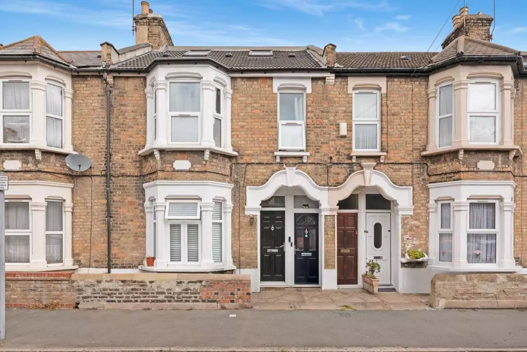 Lease extension case study for a period conversion flat on Ling Road, Canning Town E16