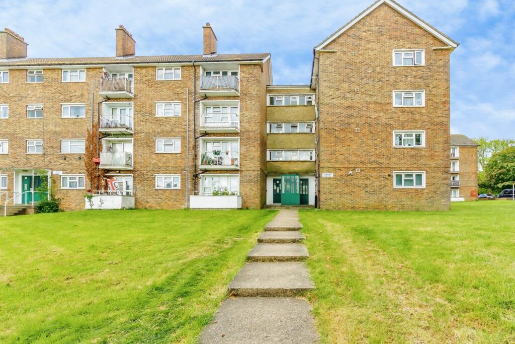 Lease extension case study for a flat on Lodge Lane, New Addington CR0