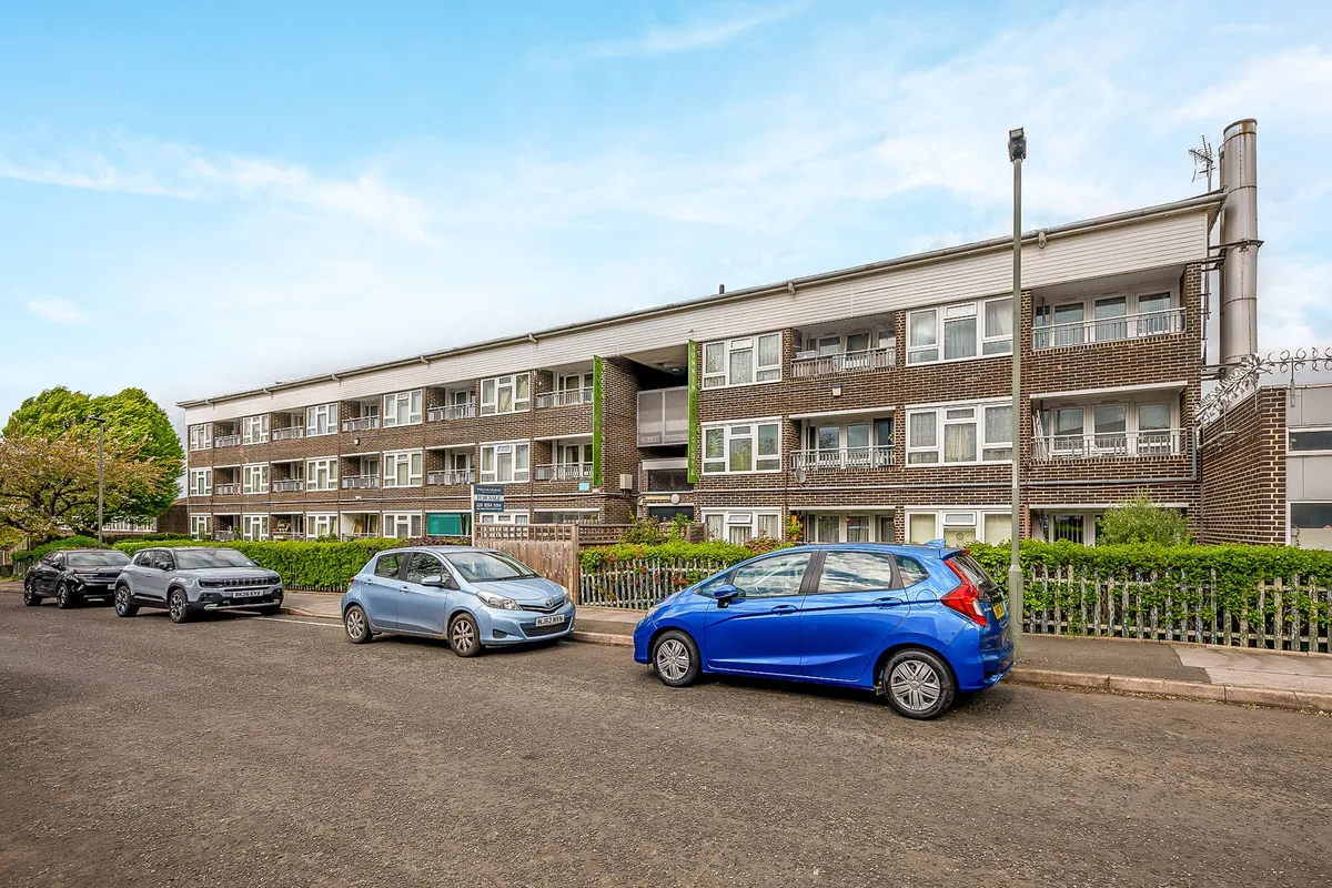 Lease extension case study for a flat on Mottingham Estate, London SE9
