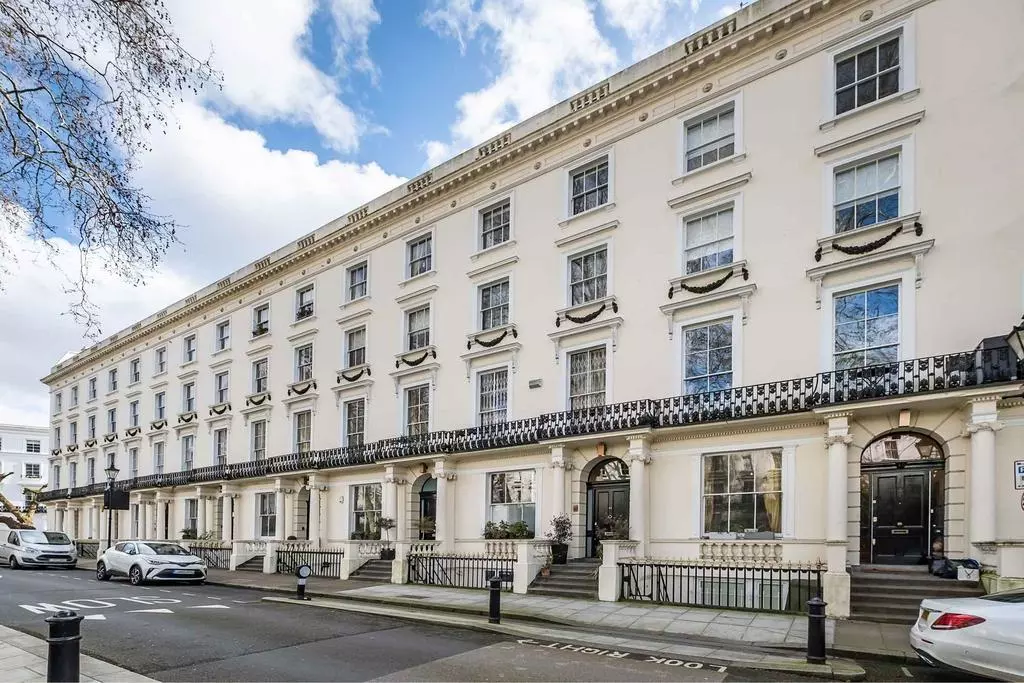 Lease extension case study for a flat overlooking Porchester Square, Paddington W2