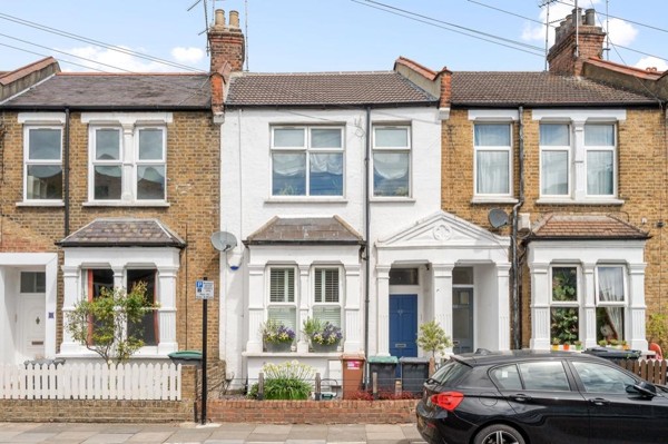 Lease extension case study for a period conversion flat on Vale Road, Harringay N4