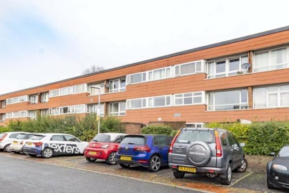 Lease extension case study for a flat on West Barnes Lane Estate, Raynes Park SW20