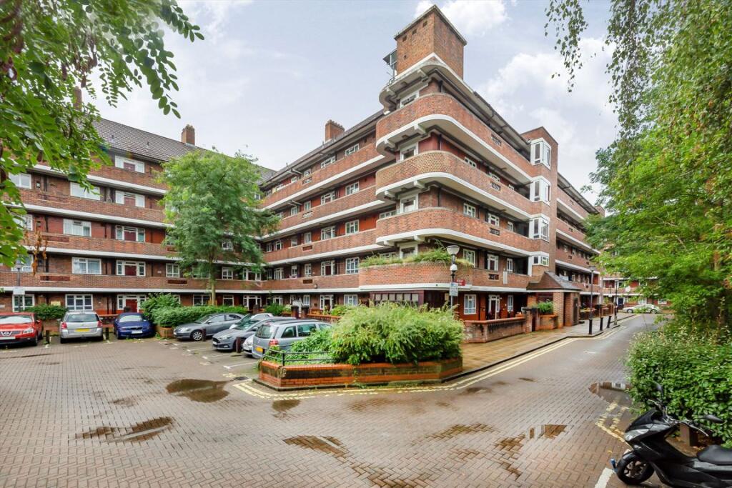 Lease extension case study for a flat on White City Estate, Shepherds Bush W12